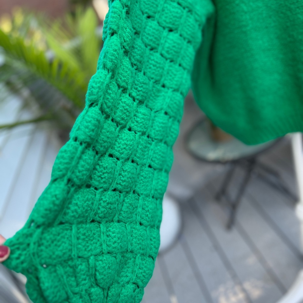 VICI Bell Sleeve Kelly Green Sweater Size Medium - Picture 6 of 7